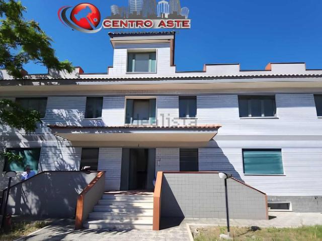 Locale Commerciale in vendita a Puglia, Foggia