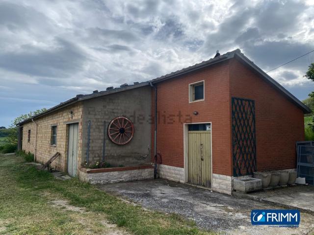 Locale Commerciale in vendita a Campobasso, Molise
