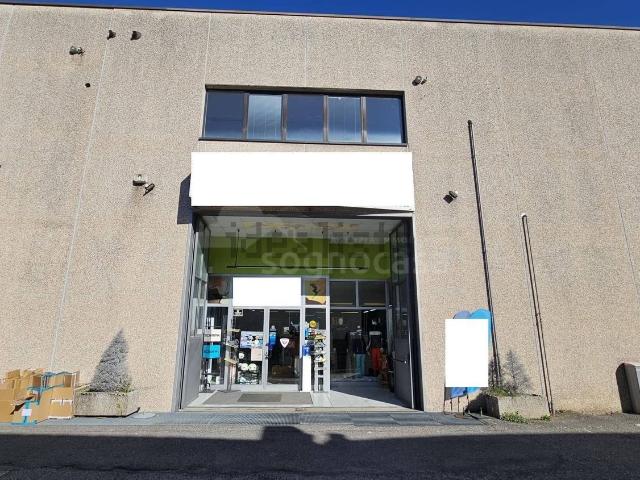 Locale Commerciale in vendita a Clusone, Lombardia