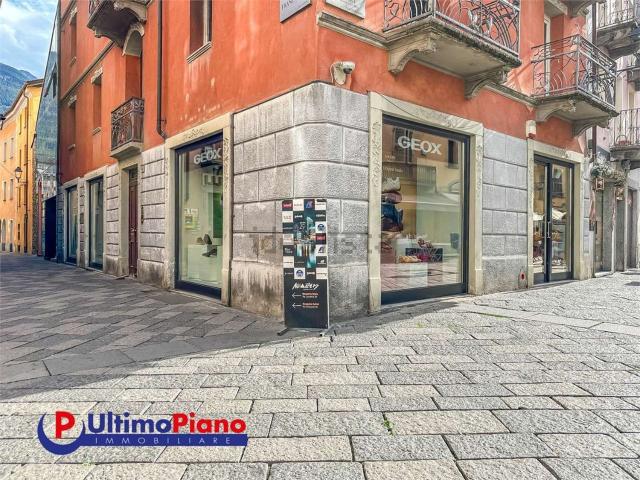 Locale Commerciale in vendita a Le Gotrau, Aosta / Aoste