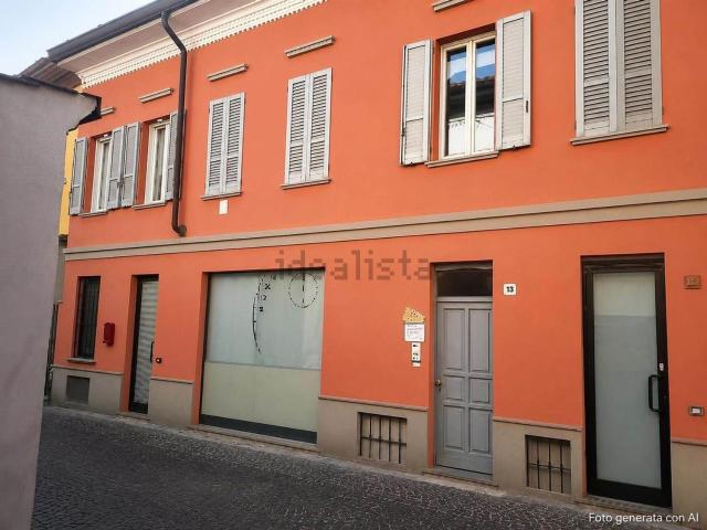 Locale Commerciale in vendita a Voghera, Lombardia