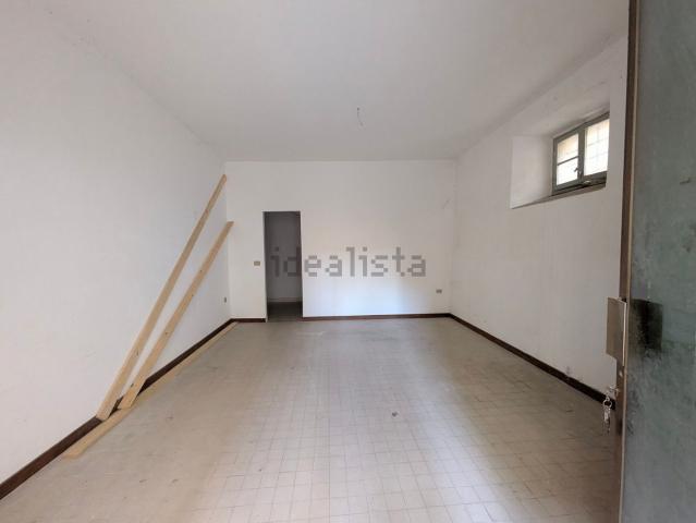 Locale Commerciale in vendita a San Leo Bastia, Umbria