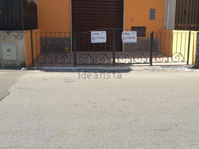 Locale Commerciale in vendita a Calabria, Reggio Calabria