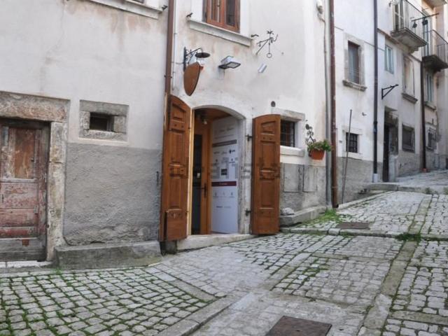 Locale Commerciale in vendita a Pescocostanzo, Abruzzo