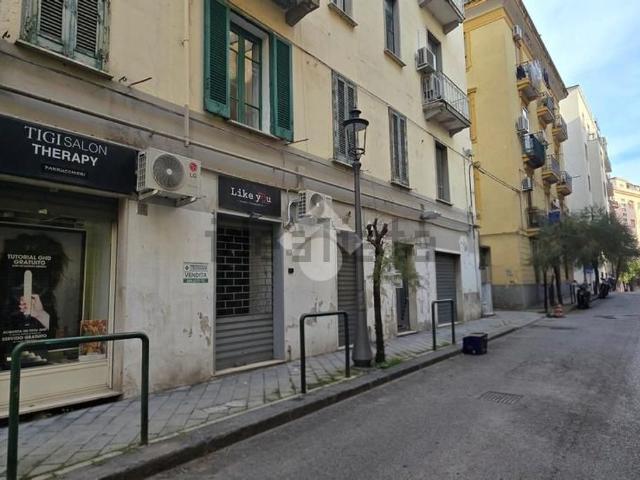Locale Commerciale in vendita a Salerno, Campania