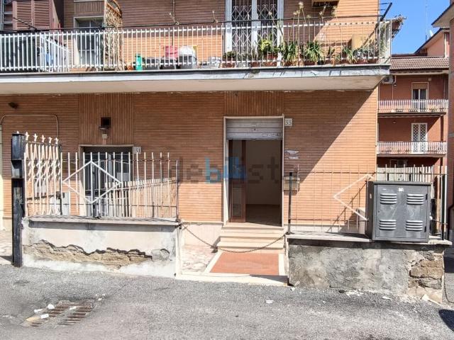 Locale Commerciale in vendita a Villa Verde, Roma Capitale
