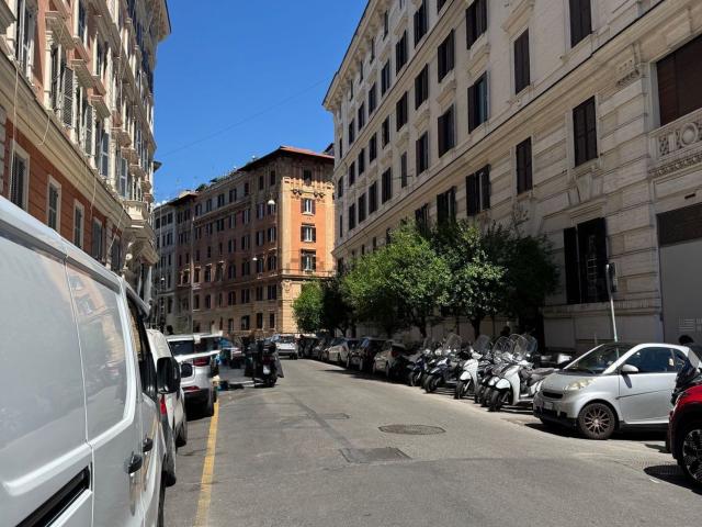 Locale Commerciale in vendita a Municipio Roma I, Roma Capitale