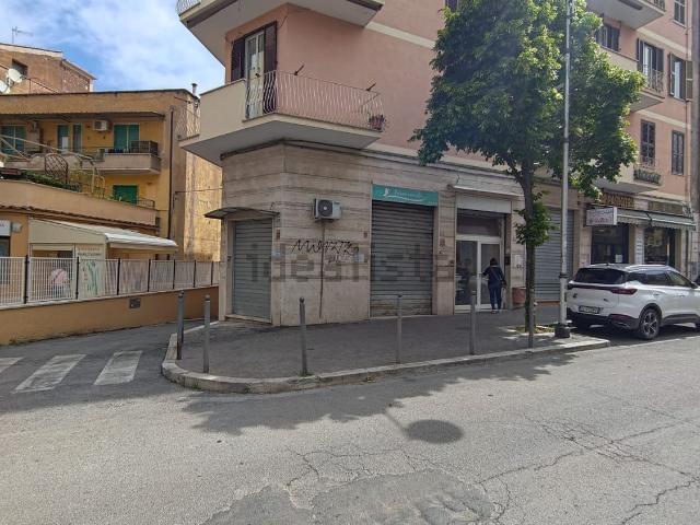 Locale Commerciale in vendita a Roma Capitale, Lazio