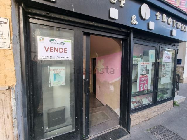 Locale Commerciale in vendita a Quarto, Campania