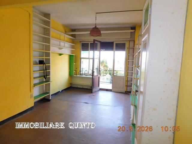 Locale Commerciale in vendita a Levante, Serra Riccò