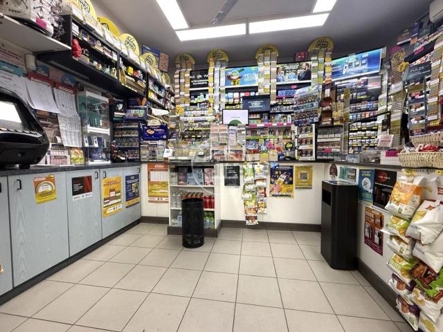 Locale Commerciale in vendita a Zambra, Sesto Fiorentino