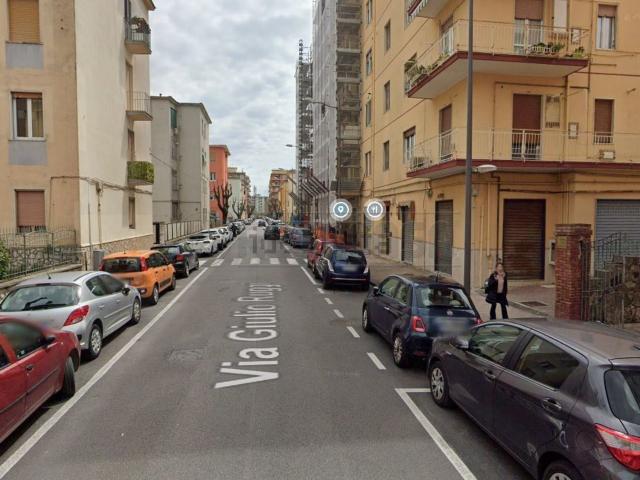 Locale Commerciale in vendita a Salerno, Campania
