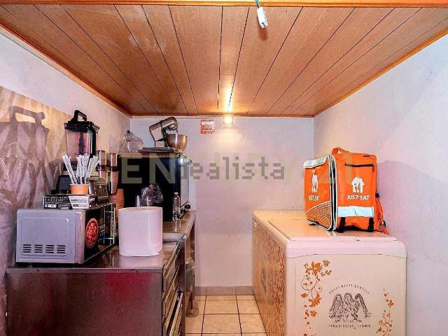 Locale Commerciale in vendita a Borgo-Sanzio, Catania