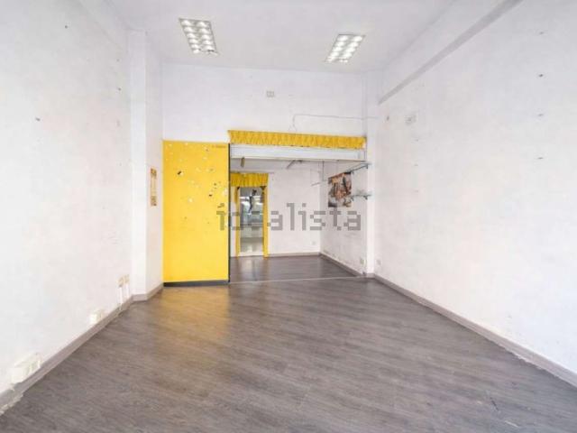 Locale Commerciale in vendita a Municipalità 2, Campania