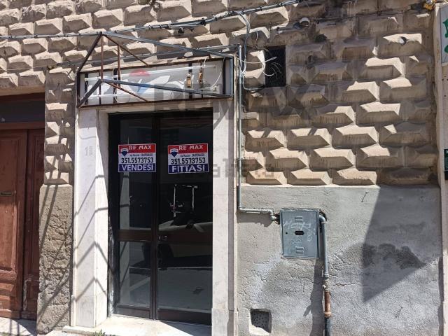 Locale Commerciale in vendita a Campobasso, Molise