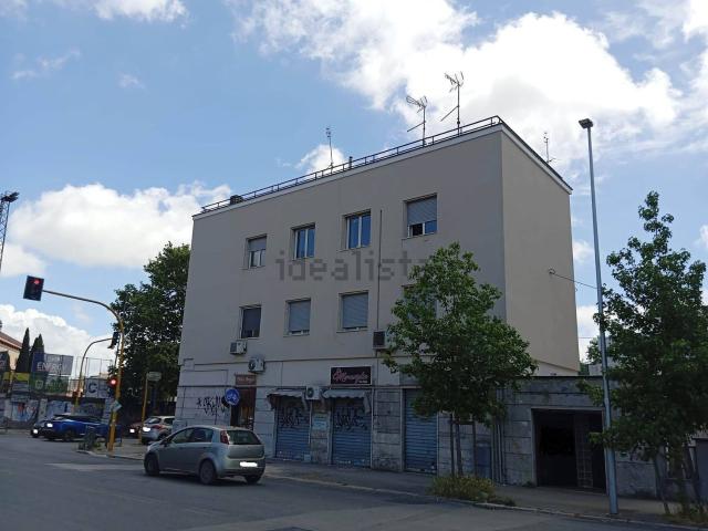 Locale Commerciale in vendita a Latina, Lazio