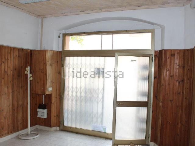 Locale Commerciale in vendita a Marche, Ancona