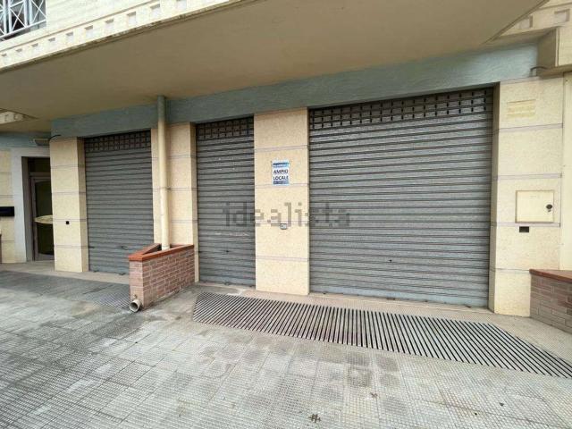 Locale Commerciale in vendita a Canosa di Puglia, Barletta-Andria-Trani