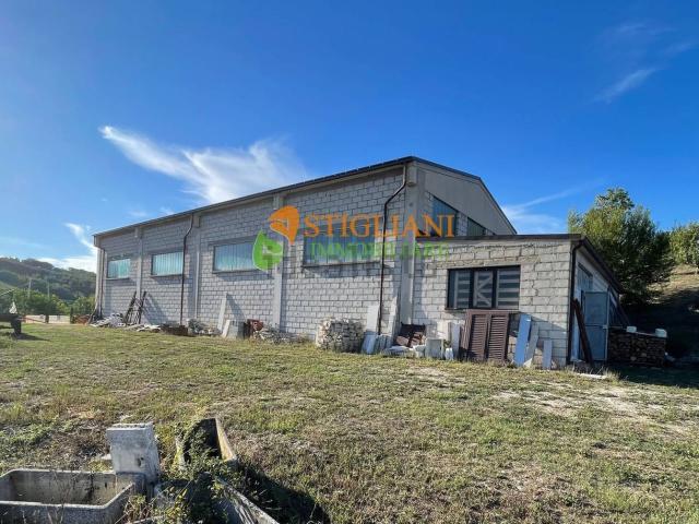 Locale Commerciale in vendita a Campobasso, Molise