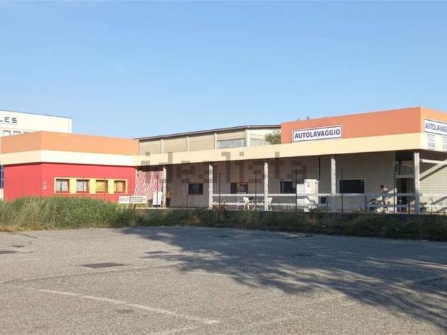 Locale Commerciale in vendita a Sesona, Vergiate