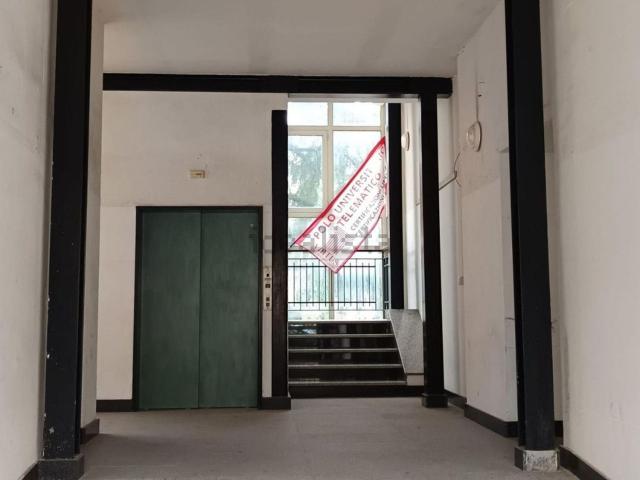 Locale Commerciale in vendita a Alvignano, Campania