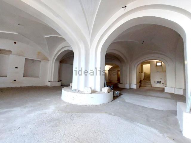 Locale Commerciale in vendita a Puglia, Lecce