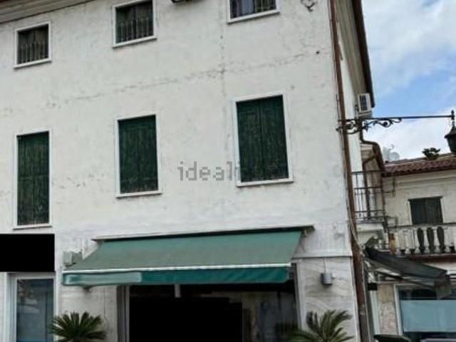 Locale Commerciale in vendita a Camisano Vicentino, Veneto