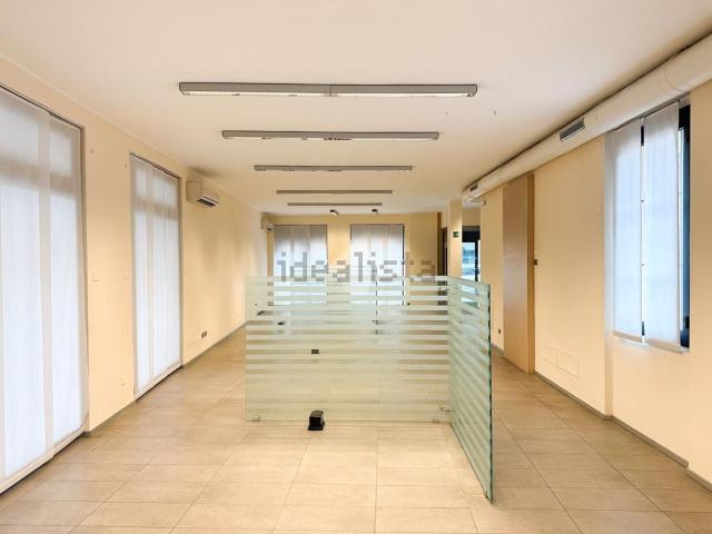 Locale Commerciale in vendita a San Carlo, Muggiò