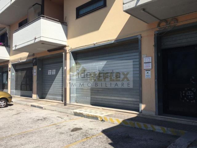 Locale Commerciale in vendita a San Potito Ultra, Avellino