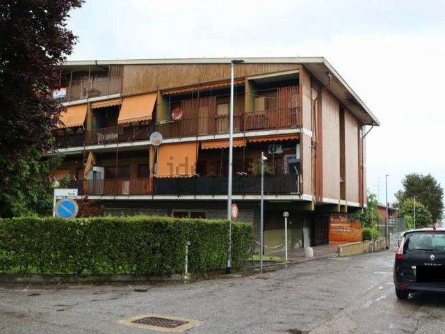 Locale Commerciale in vendita a Piemonte, Novara