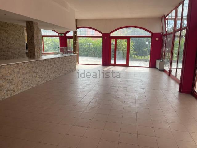 Locale Commerciale in vendita a Negrar, Veneto