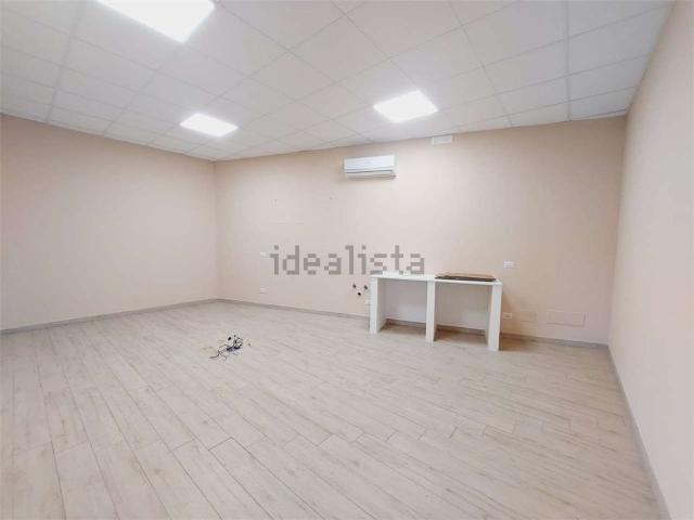 Locale Commerciale in vendita a Frosinone, Lazio