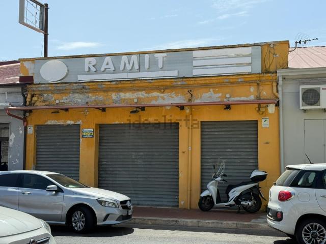 Locale Commerciale in vendita a Marinella, Calabria