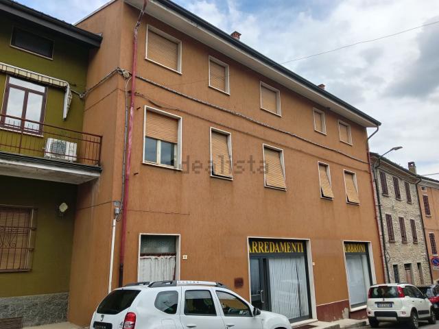 Locale Commerciale in vendita a Alta Val Tidone, Nibbiano