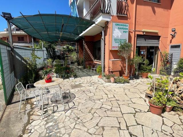 Locale Commerciale in vendita a Ronciglione, Lazio