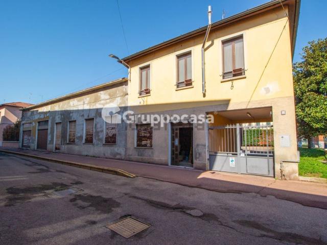 Locale Commerciale in vendita a Inveruno, Lombardia