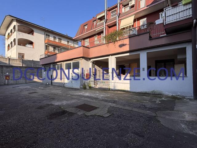 Locale Commerciale in vendita a Rovagnasco, Segrate
