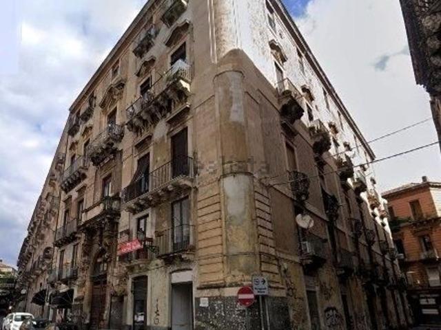 Locale Commerciale in vendita a Centro storico, Catania