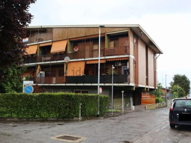 Locale Commerciale in vendita a Piemonte, Novara