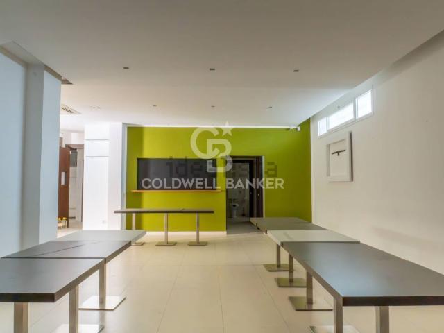 Locale Commerciale in vendita a Puglia, Barletta-andria-trani