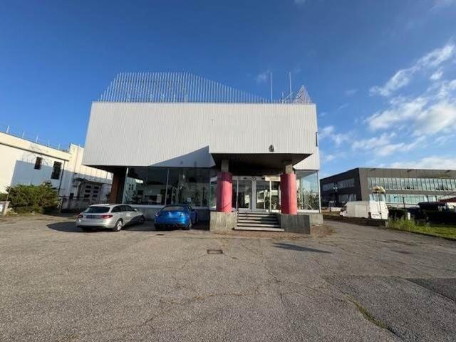Locale Commerciale in vendita a Villaggio Matteotti, Saronno