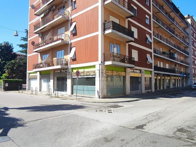 Locale Commerciale in vendita a Topaligo, Sacile