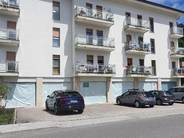Locale Commerciale in vendita a Tolmezzo, Friuli-Venezia Giulia