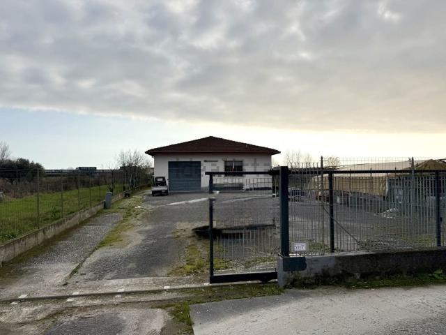 Locale Commerciale in vendita a Massarosa, Toscana