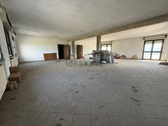 Locale Commerciale in vendita a Santa Margherita, Capannori