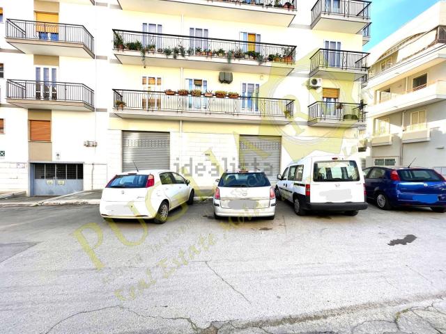 Locale Commerciale in vendita a Puglia, Bari