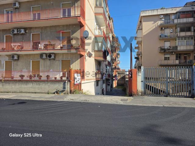Locale Commerciale in vendita a Monte Po-Nesima-San Leone-Rapisardi, Catania