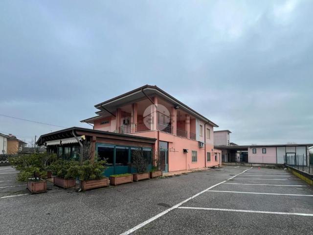Locale Commerciale in vendita a Castel Goffredo, Lombardia