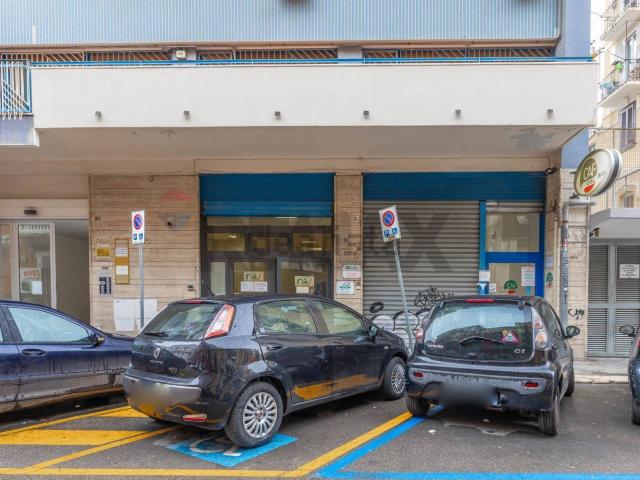 Locale Commerciale in vendita a Puglia, Bari