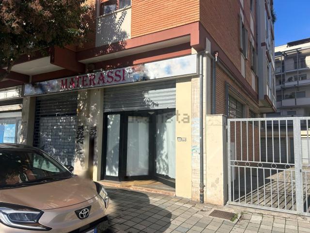 Locale Commerciale in vendita a Pescara, Abruzzo